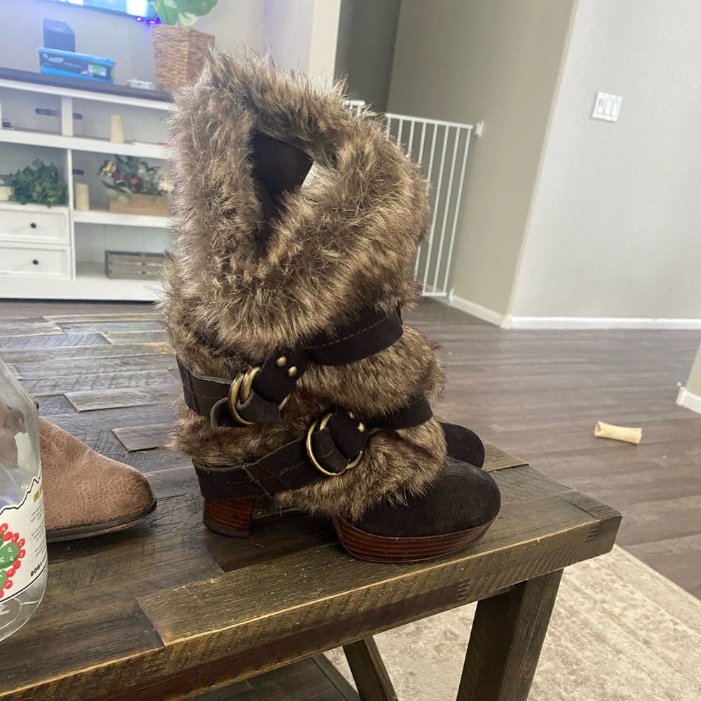 Naughty monkey fur booties size 8